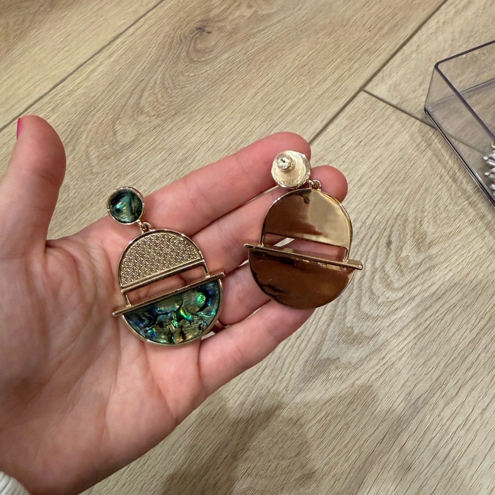 Elegant Gold and Green Abalone Earrings - Picture 5 of 5